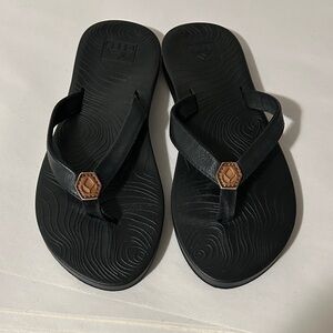 Reef Black Sandals with Brown Detail size 9